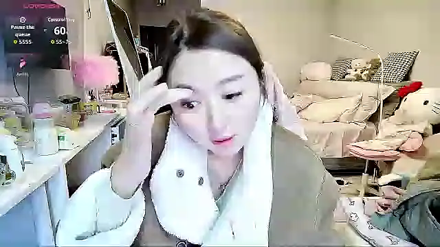 Snapshot of Diva_VVN chatting on 22, 10, 2025 Diva VVN online show from 22, 10, 2025