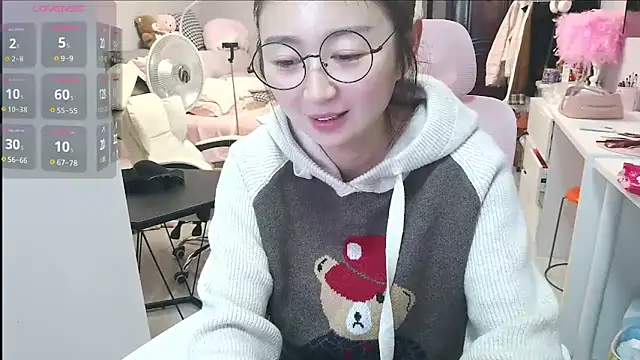 Snapshot of Diva_VVN chatting on 18, 11, 2025 Diva VVN online show from 18, 11, 2025