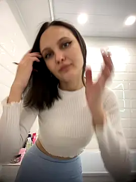 Snapshot of Apple_Brandy chatting on 9, 9, 2025 Apple Brandy online show from 9, 9, 2025