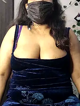 Snapshot of aliyaa9900 chatting on 22, 10, 2025 aliyaa9900 online show from 22, 10, 2025