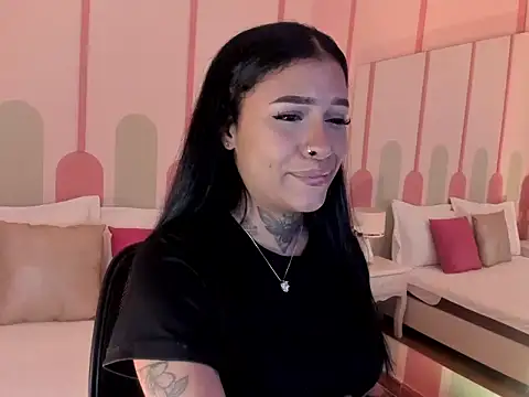 Snapshot of _Sharloth_ chatting on 19, 11, 2025 Sharloth online show from 19, 11, 2025