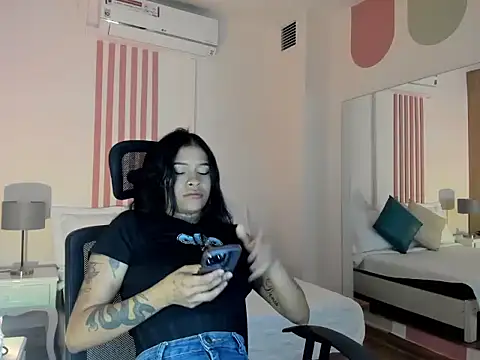 Snapshot of _Sharloth_ chatting on 2, 12, 2025 Sharloth online show from 2, 12, 2025