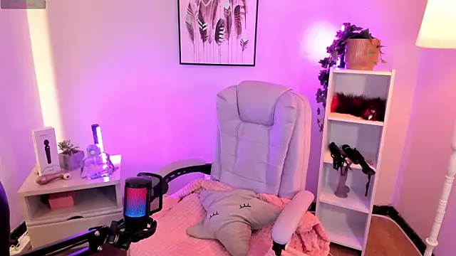 hollie joliie online show from 17, 4, 2026