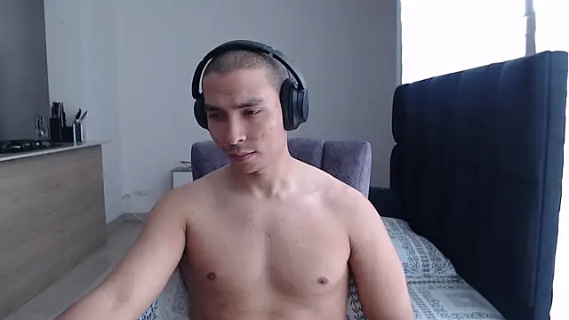 Snapshot of Auron_Demon01 chatting on 16, 12, 2025 Auron Demon01 online show from 16, 12, 2025