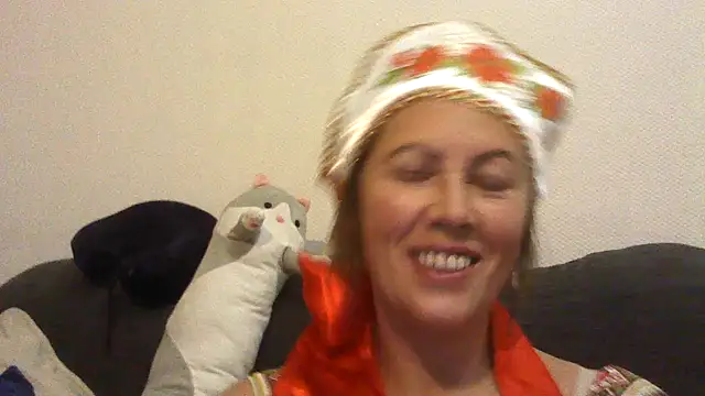 Snapshot of Loxiva chatting on 4, 11, 2025 Loxiva online show from 4, 11, 2025