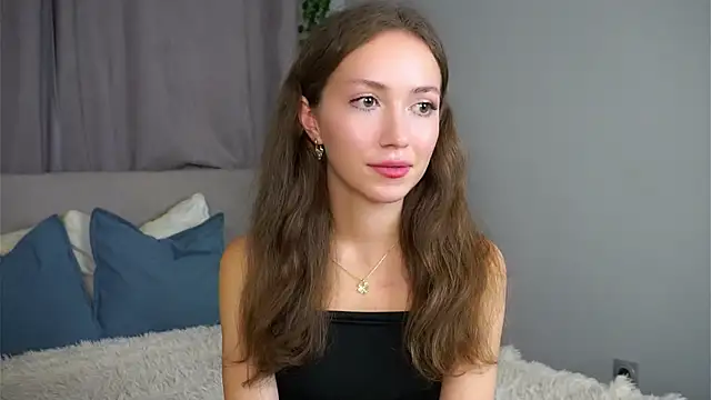 ZeniaBolich online show from 15, 9, 2025