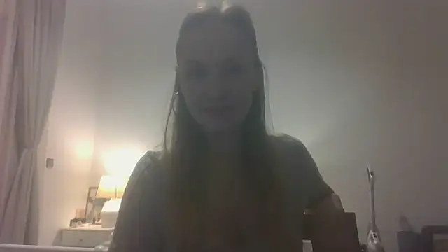 Snapshot of Molvina chatting on 7, 11, 2025 Molvina online show from 7, 11, 2025