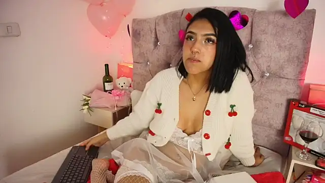 Snapshot of Dulce_Bella_ chatting on 15, 2, 2026 Dulce Bella online show from 15, 2, 2026