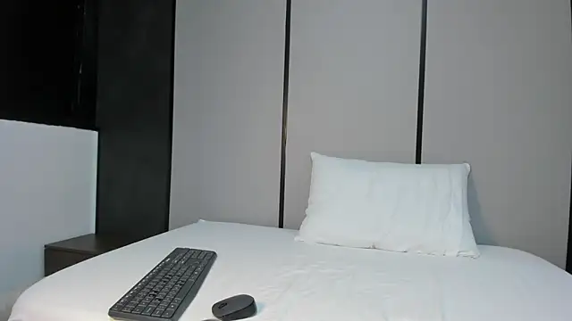 Snapshot of allie_bruce chatting on 30, 10, 2025 allie bruce online show from 30, 10, 2025