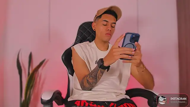 Nickyblazze  online show from 25, 10, 2025