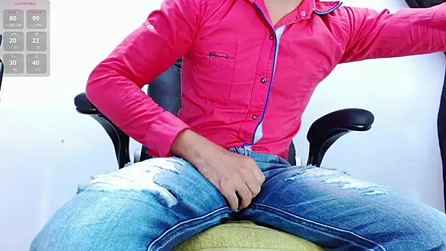 Snapshot of DayroDuran chatting on 8, 11, 2025 DayroDuran online show from 8, 11, 2025