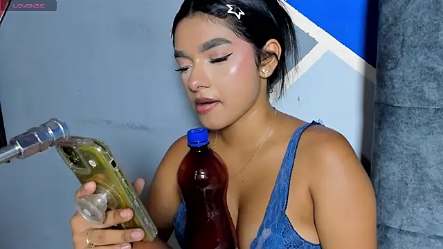 Snapshot of lau-hot chatting on 17, 12, 2025 lau-hot online show from 17, 12, 2025