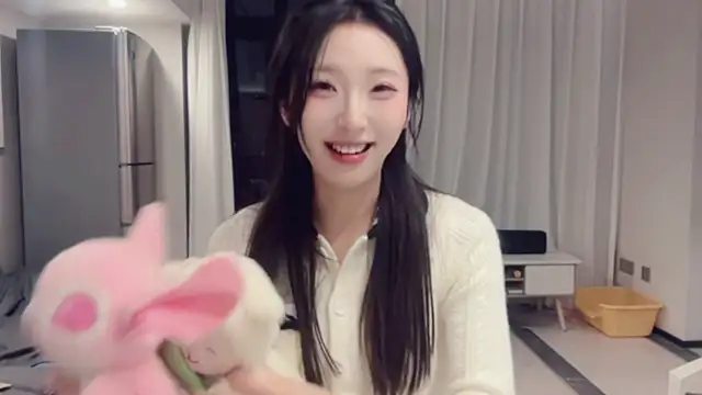 Snapshot of ZhaoZhao-ZM chatting on 11, 9, 2025 ZhaoZhao-ZM online show from 11, 9, 2025