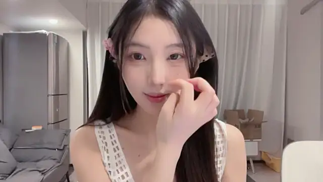 Snapshot of ZhaoZhao-ZM chatting on 8, 10, 2025 ZhaoZhao-ZM online show from 8, 10, 2025