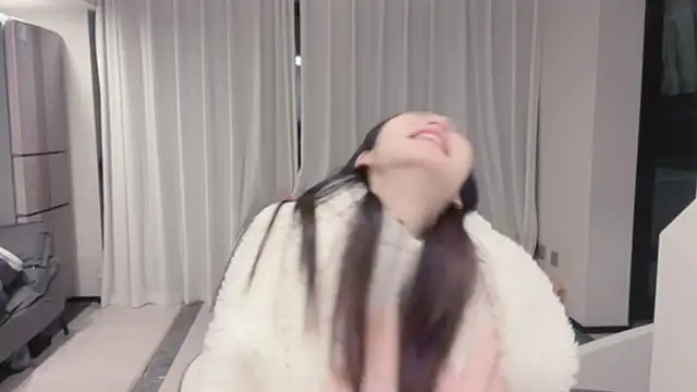 Snapshot of ZhaoZhao-ZM chatting on 4, 11, 2025 ZhaoZhao-ZM online show from 4, 11, 2025