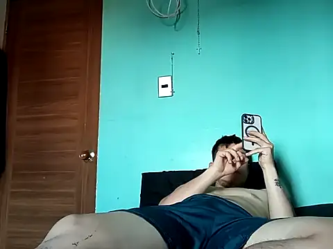 Snapshot of True_Di chatting on 24, 10, 2025 True Di online show from 24, 10, 2025