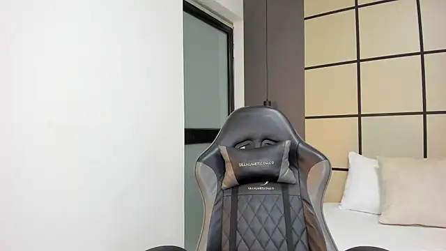 Snapshot of alanapark07 chatting on 8, 10, 2025 alanapark07 online show from 8, 10, 2025