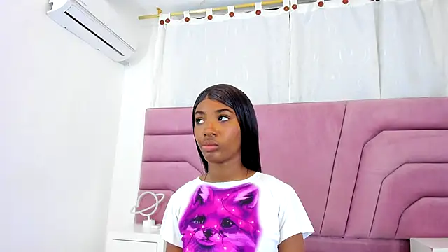 Snapshot of MarianRosse chatting on 13, 11, 2025 MarianRosse online show from 13, 11, 2025