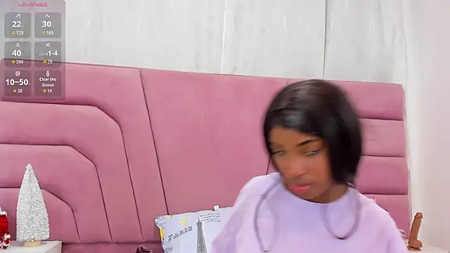 Snapshot of MarianRosse chatting on 25, 11, 2025 MarianRosse online show from 25, 11, 2025