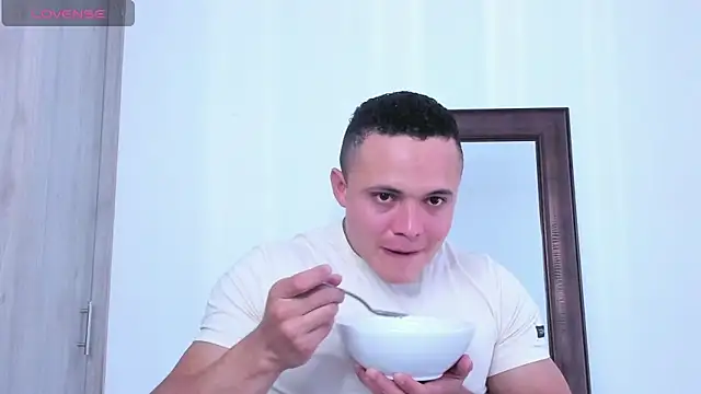 Snapshot of KingLevi01 chatting on 2, 10, 2025 KingLevi01 online show from 2, 10, 2025