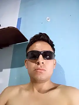 Snapshot of aczinovelez342 chatting on 8, 10, 2025 aczinovelez342 online show from 8, 10, 2025