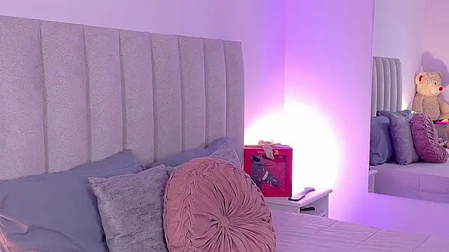 Snapshot of NicoleArmani chatting on 17, 11, 2025 NicoleArmani online show from 17, 11, 2025