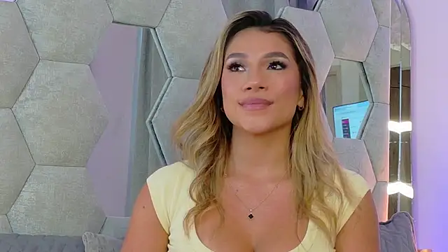 Snapshot of NicoleArmani chatting on 6, 2, 2026 NicoleArmani online show from 6, 2, 2026