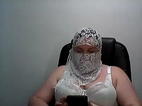 Snapshot of EllaLove2277 chatting on 24, 6, 2026 EllaLove2277 online show from 24, 6, 2026