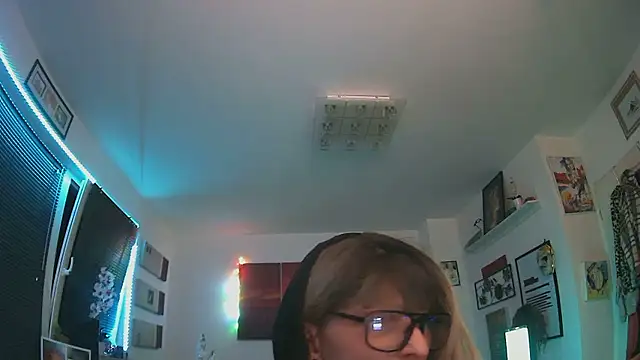 hellgirl1980 online show from 19, 10, 2025