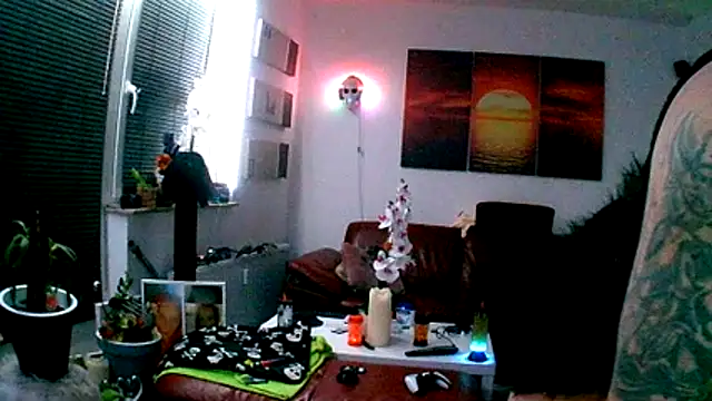 hellgirl1980 online show from 4, 12, 2025