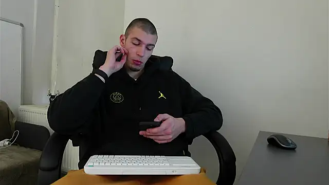 Snapshot of Ryan_Dozer chatting on 8, 11, 2025 Ryan Dozer online show from 8, 11, 2025