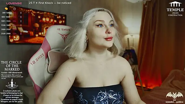 Snapshot of Wounded_Goddess_ chatting on 8, 11, 2025 Wounded Goddess online show from 8, 11, 2025