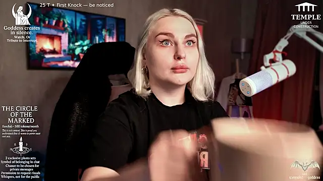 Snapshot of Wounded_Goddess_ chatting on 13, 11, 2025 Wounded Goddess online show from 13, 11, 2025