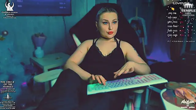 Snapshot of Wounded_Goddess_ chatting on 17, 12, 2025 Wounded Goddess online show from 17, 12, 2025