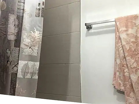 Snapshot of littyleesh1 chatting on 25, 9, 2025 littyleesh1 online show from 25, 9, 2025