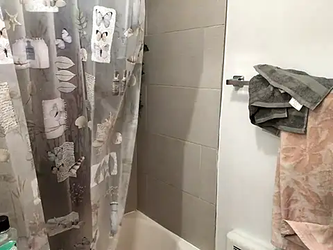 Snapshot of littyleesh1 chatting on 6, 11, 2025 littyleesh1 online show from 6, 11, 2025