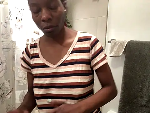 Snapshot of littyleesh1 chatting on 23, 11, 2025 littyleesh1 online show from 23, 11, 2025