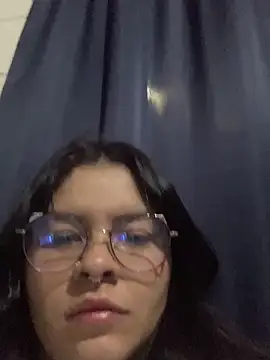 Snapshot of SweetKimi_ chatting on 4, 10, 2025 SweetKimi online show from 4, 10, 2025