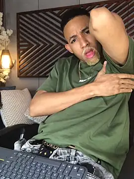 Snapshot of B_Wild chatting on 16, 10, 2025 B Wild online show from 16, 10, 2025