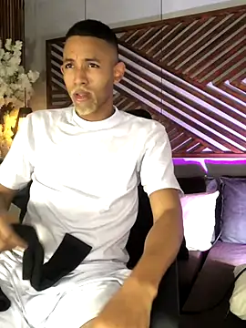 Snapshot of B_Wild chatting on 1, 11, 2025 B Wild online show from 1, 11, 2025