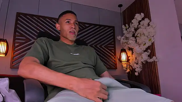 Snapshot of B_Wild chatting on 7, 11, 2025 B Wild online show from 7, 11, 2025