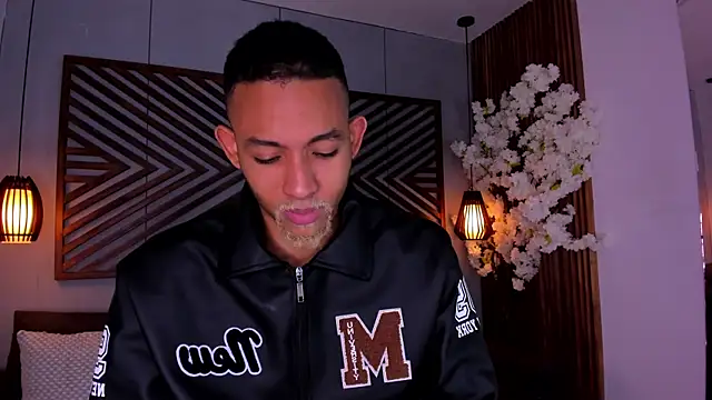 Snapshot of B_Wild chatting on 11, 11, 2025 B Wild online show from 11, 11, 2025