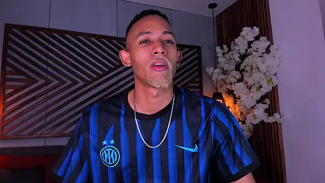 Snapshot of B_Wild chatting on 19, 11, 2025 B Wild online show from 19, 11, 2025