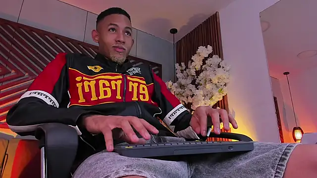 Snapshot of B_Wild chatting on 18, 12, 2025 B Wild online show from 18, 12, 2025