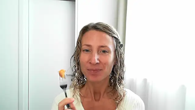 Snapshot of Paevoa chatting on 18, 11, 2025 Paevoa online show from 18, 11, 2025