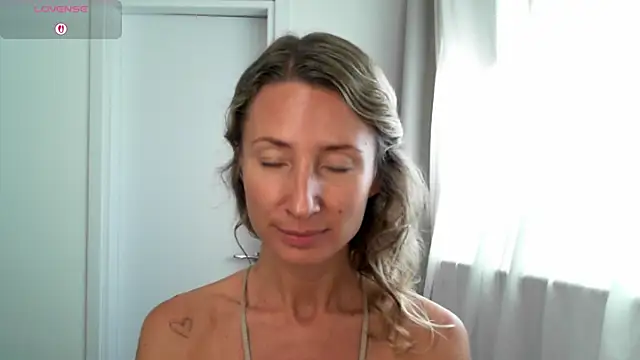 Snapshot of Paevoa chatting on 28, 11, 2025 Paevoa online show from 28, 11, 2025