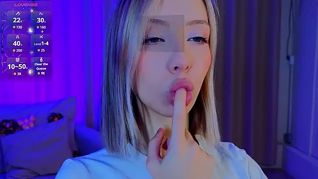 Snapshot of LumMina chatting on 31, 3, 2026 LumMina online show from 31, 3, 2026