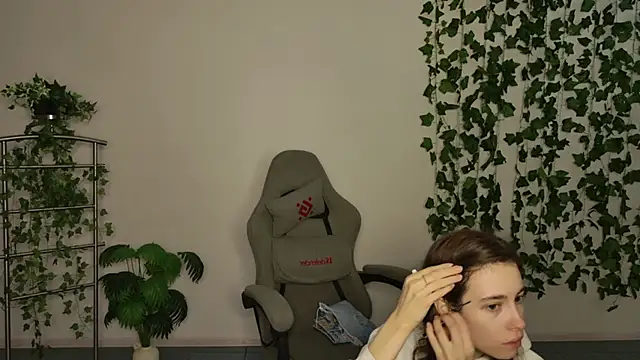 Yoka paradoXXX online show from 17, 9, 2025