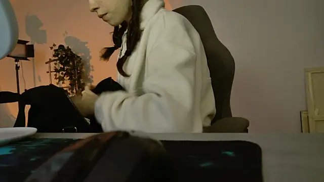 Yoka paradoXXX online show from 31, 10, 2025