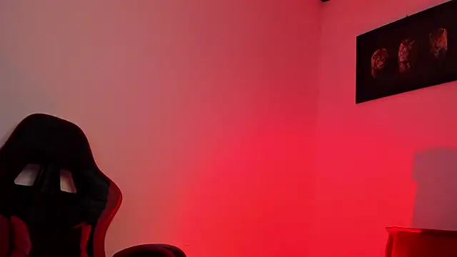 Snapshot of PeytonBox chatting on 14, 10, 2025 PeytonBox online show from 14, 10, 2025